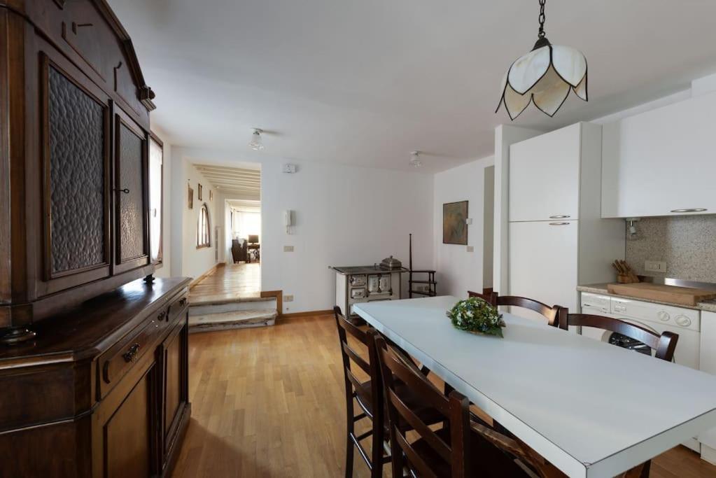 Walk On The Water ✧ 5 Minutes To Rialto Bridge Apartment Венеция Екстериор снимка